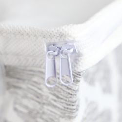 12 Wholesale Home Basics Arabesque NoN-Woven Blanket Bag With SeE-Through Window, White