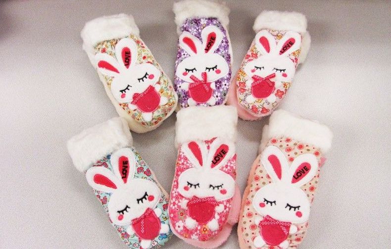 120 Pairs of Ladies Mitten With Rabbit Design