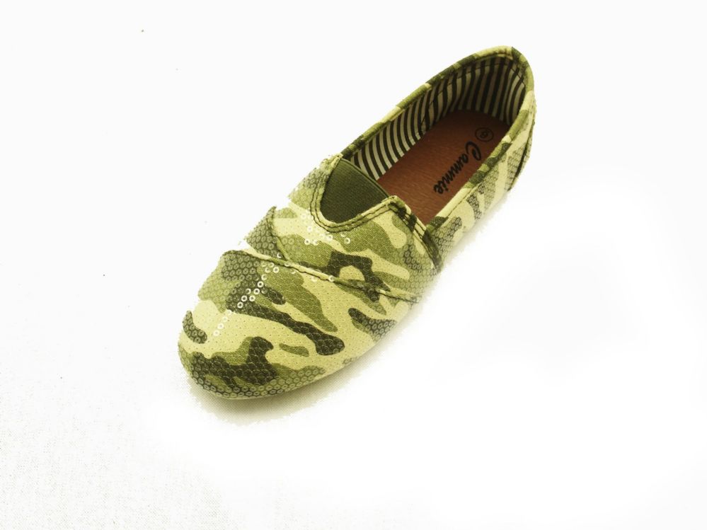 18 Pairs of Women' Camouflaged Slip On Shoes
