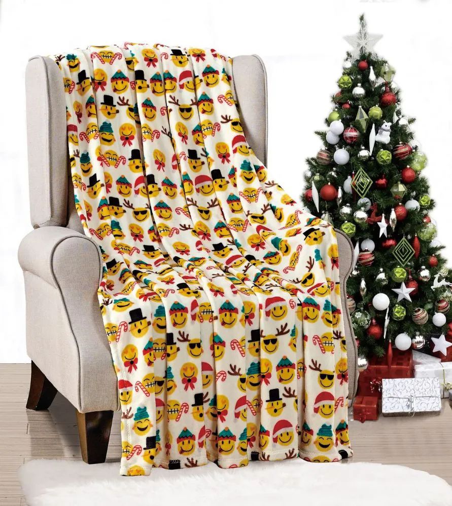 24 Wholesale Holiday Christmas Smiles Throw Blanket Soft And Plush 50x60 Santa
