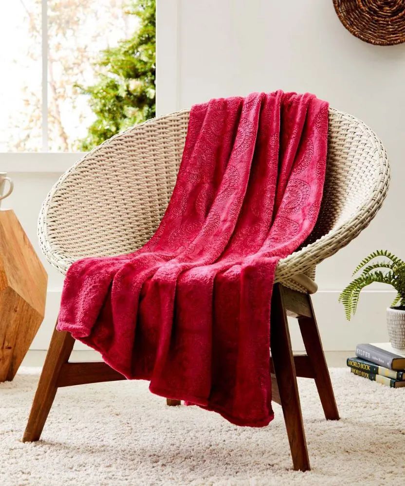 12 Wholesale Cesar French Collection Assorted Throws In Burgandy