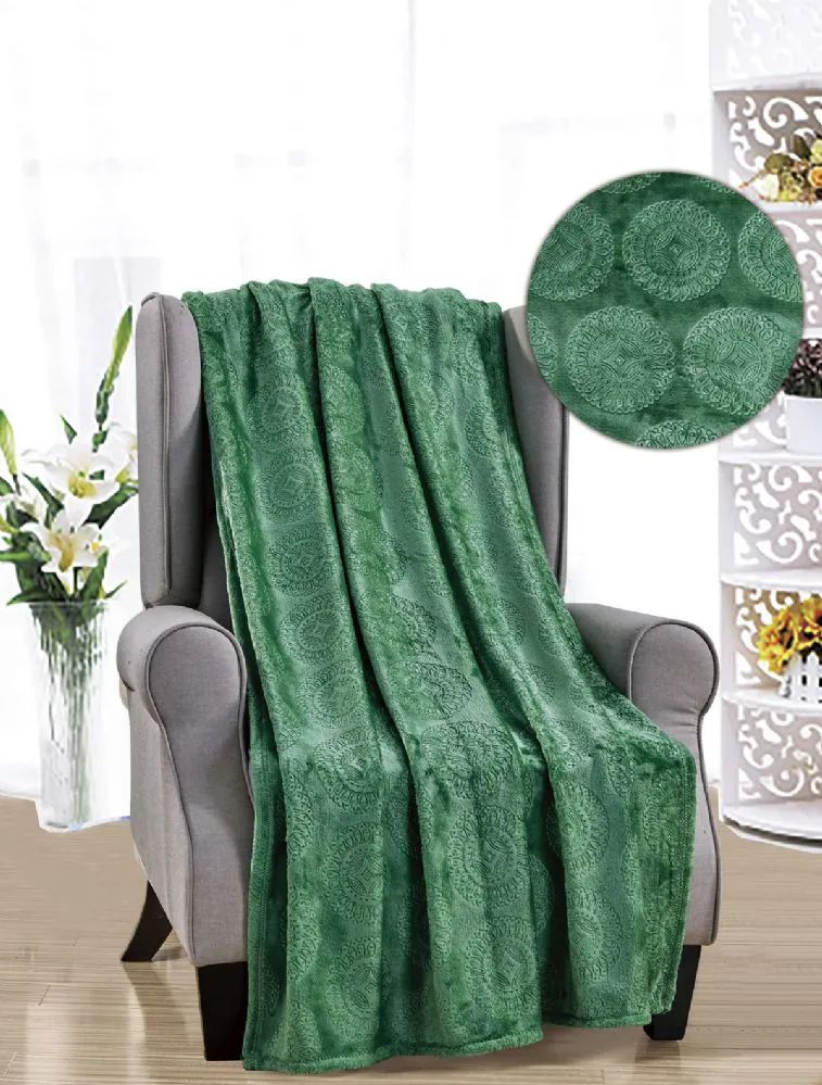 12 Wholesale Cesar French Collection Assorted Throws In Green