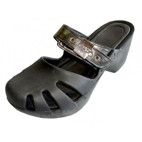 18 Pairs of Girl's Wedge Clogs