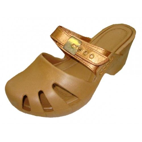 18 Pairs of Girl's Wedge Clogs In Gold