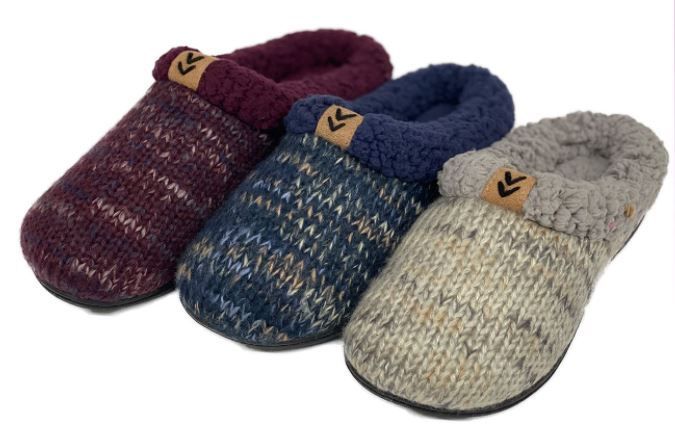 30 Wholesale Women's Two Tone Knit Clog Slippers W/ Fleece Trim & Patch Embellishment