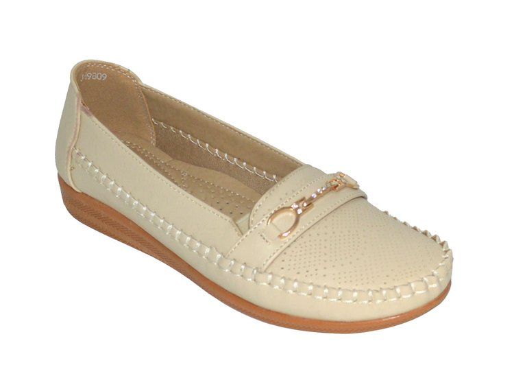 12 Wholesale Women Classic Leather Loafers Shoes Comfort Walking Moccasins  Soft Sole Shoes Color Beige Size 6-10 - at - wholesalesockdeals.com