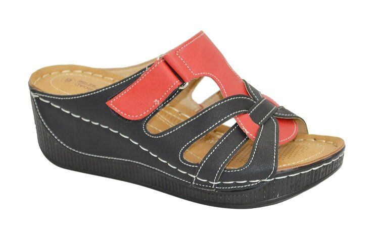 18 Wholesale Fashion Women Sandals Tan Color Round Toe Thick Platform Sandals Color Red Size 7-11