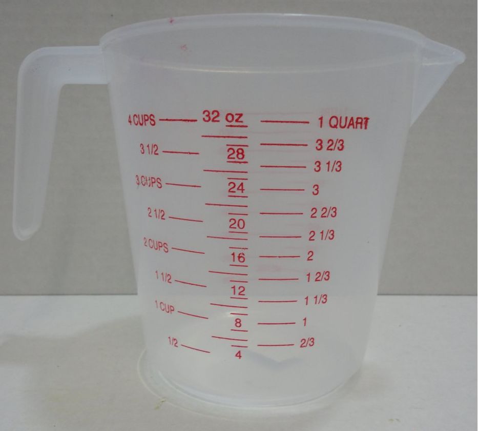 12 Pieces of 1 Qt Plastic Measuring Cup