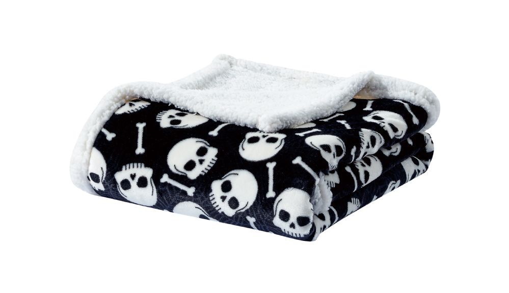 12 Pieces of Sherpa 50 X 60 Throws In Skull And Bones Print