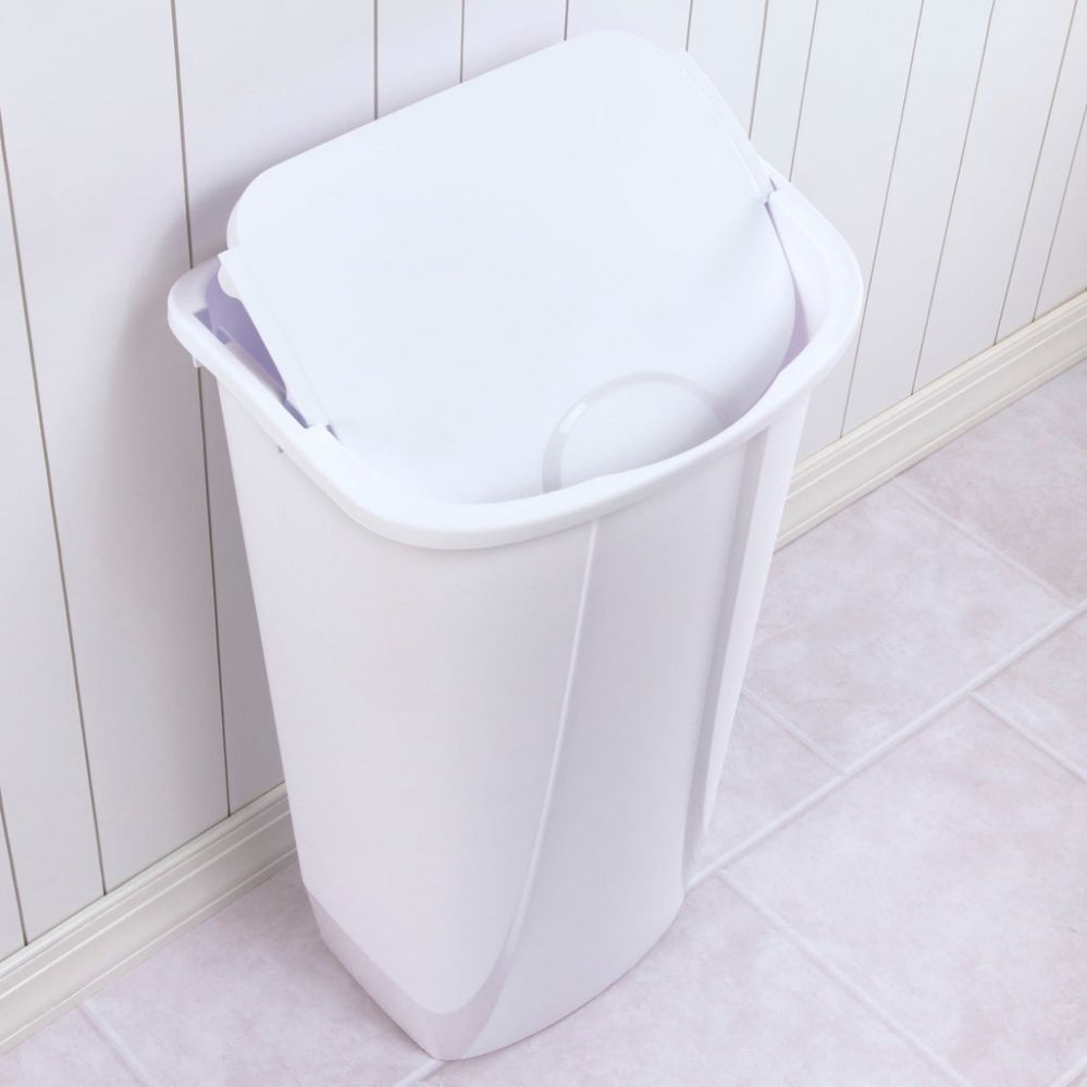 6 pieces of Sterilite 11 Gallon / 42 Liter Swingtop Wastebasket White