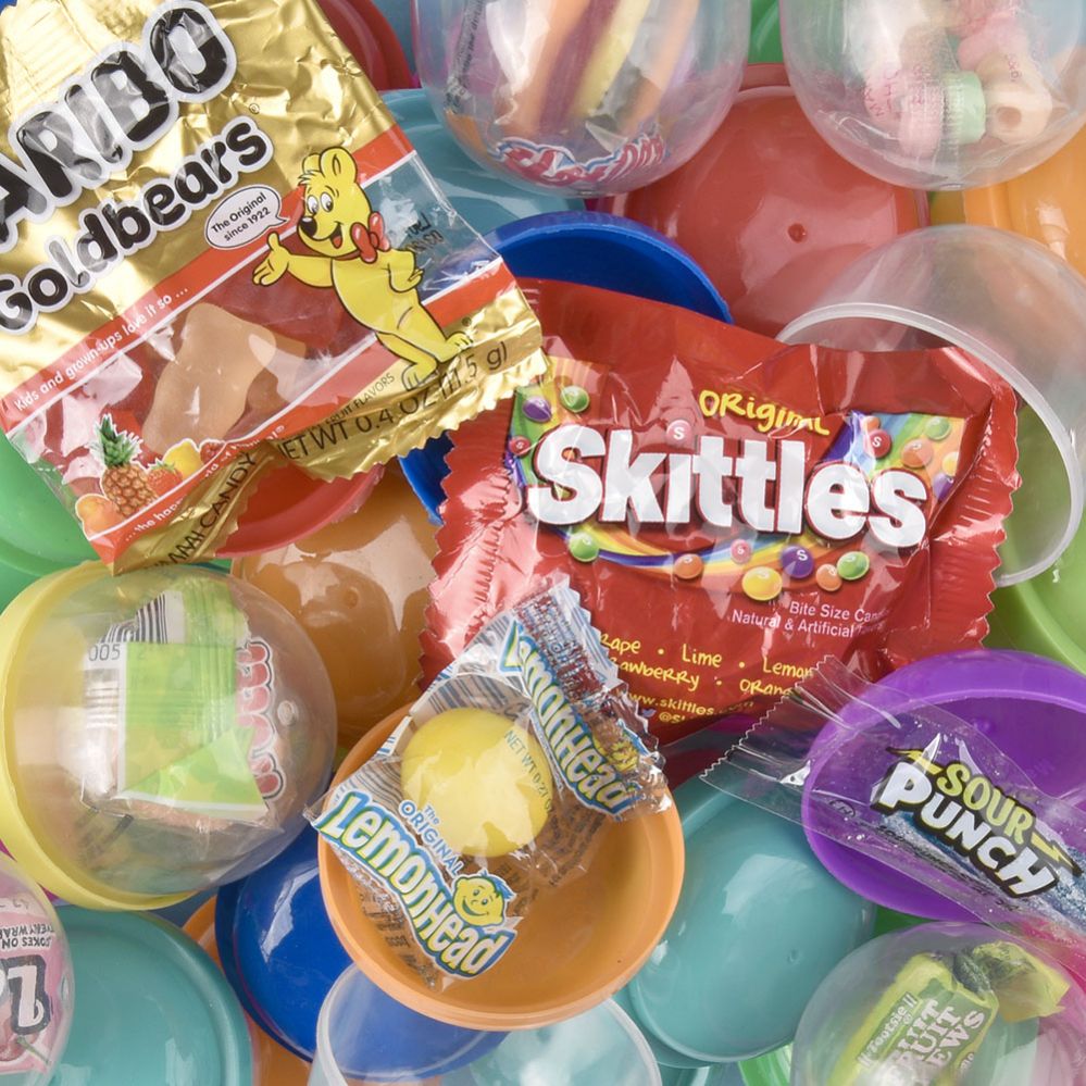 250 pieces of Candy Filled 2 In Capsules $.25 Avg (250pcs)