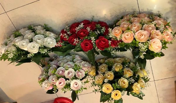 12 Pieces of 18pcs Rose Flower Bundles