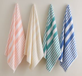 https://d2jpx6ncc90twu.cloudfront.net/files/product/large/martex_cabana_stripe_beach_towel_si_434198.jpg