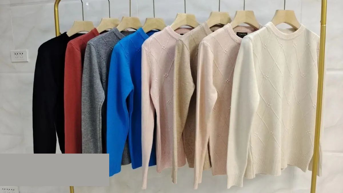 24 Pieces of Women's Knitted Oversized Top Design L/XL