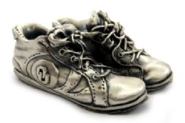 16 Bulk Pewter Paper Weight Shaped As A Pair Of Tennis Shoes With The Oklahoma University Symbol