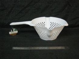 24 Wholesale Plastic Strainer With Handle White