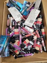250 Pieces Assorted Covergirl Cosmetics Lot - Assorted Cosmetics